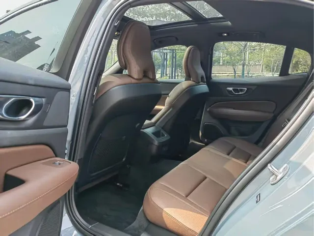 Volvo S60 — Фото автомобиля 4
