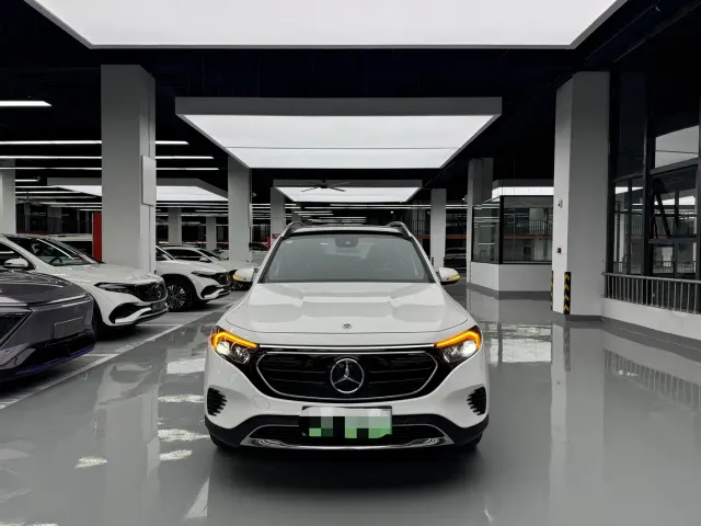 Фотография автомобиля — Mercedes-Benz EQB