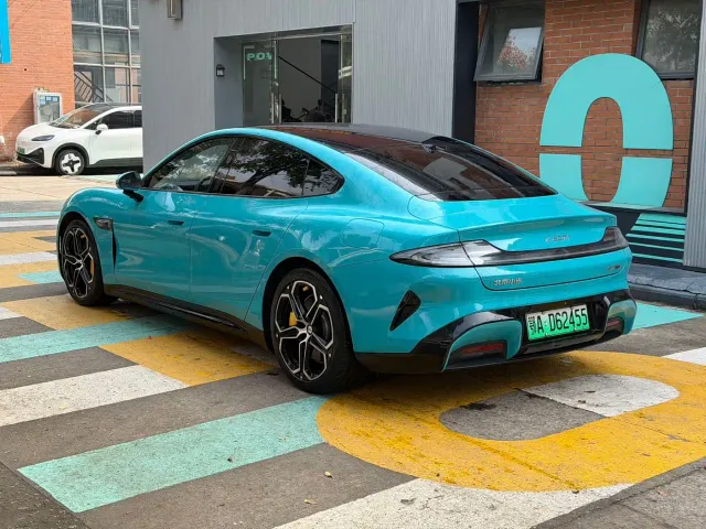 Xiaomi SU7 — Фото автомобиля 10