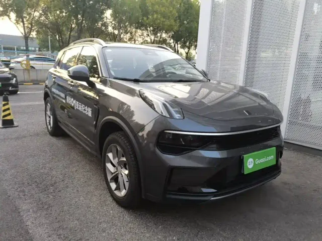 Lynk & Co 01 — Фото автомобиля 3