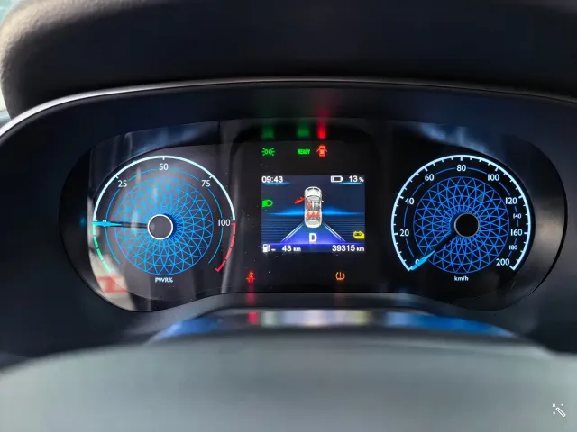 Hongqi E-QM5 — Фото автомобиля 10