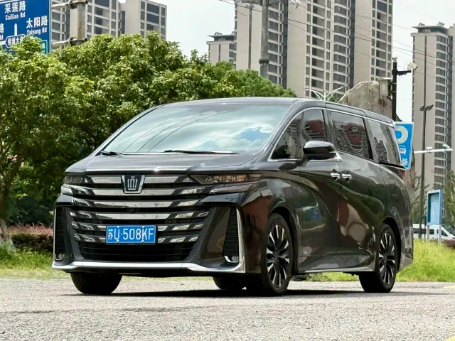 Фотография автомобиля — Toyota Crown