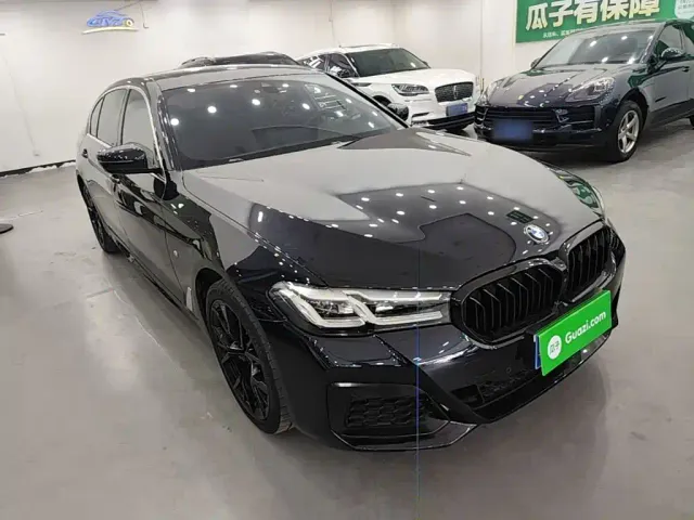 BMW 5 Series — Фото автомобиля 3