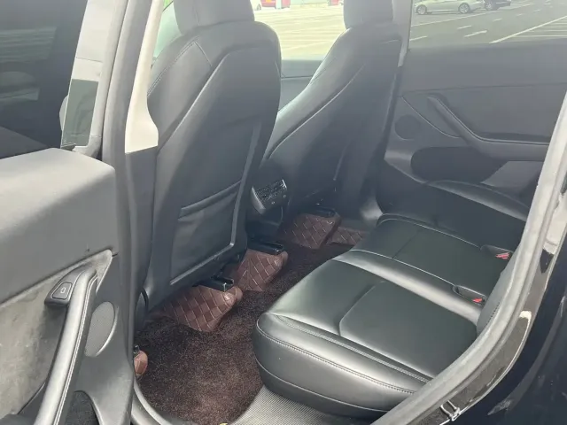 Tesla Model Y — Фото автомобиля 7