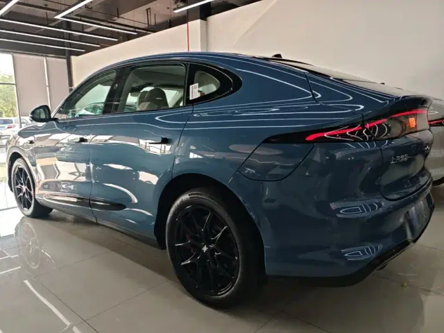 IM Motors LS6 — Фото автомобиля 4