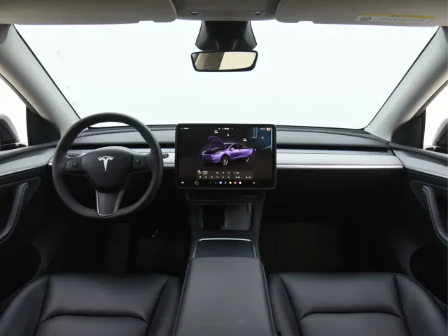 Tesla Model Y — Фото автомобиля 17