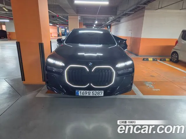 BMW 7 Series G70 — Фото автомобиля 8