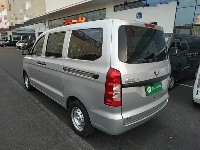 Wuling Hongguang V — Фото автомобиля 4