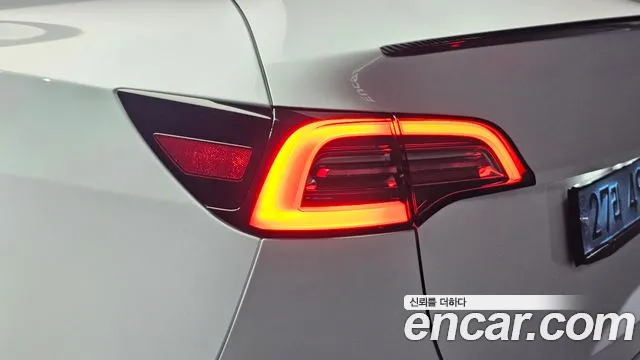 Tesla Model Y — Фото автомобиля 8