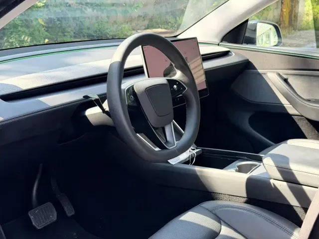 Tesla Model Y — Фото автомобиля 2