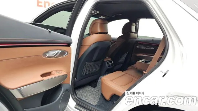 Genesis GV70 — Фото автомобиля 16
