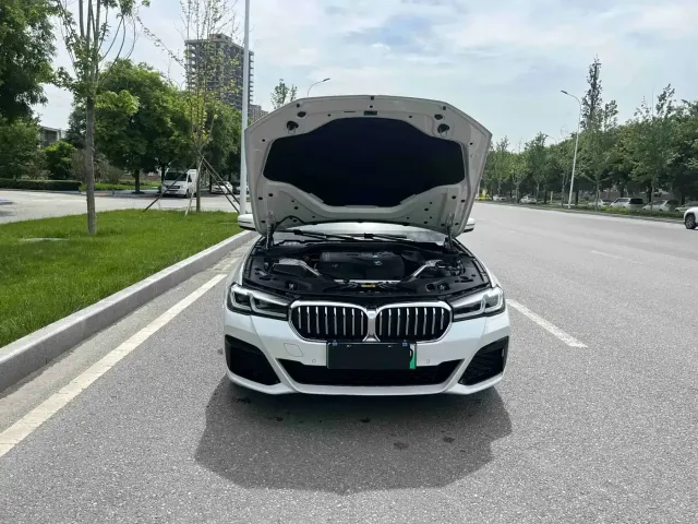 BMW 5 Series — Фото автомобиля 17