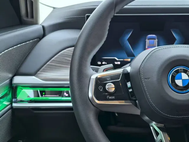 BMW i7 — Фото автомобиля 14