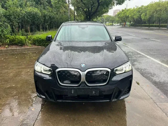 BMW iX3 — Фото автомобиля 2