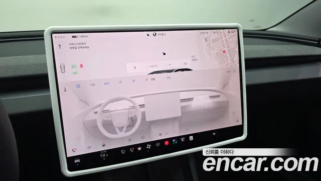 Tesla Model 3 — Фото автомобиля 22