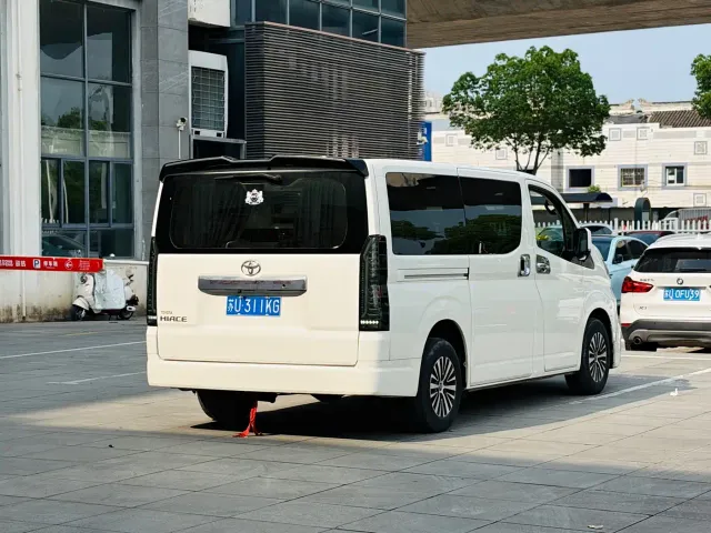 Toyota HIACE — Фото автомобиля 5