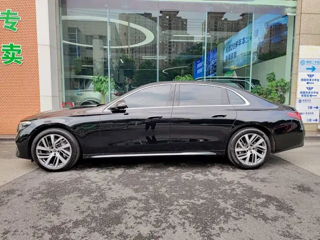 Mercedes-Benz E-Class — Фото автомобиля 3