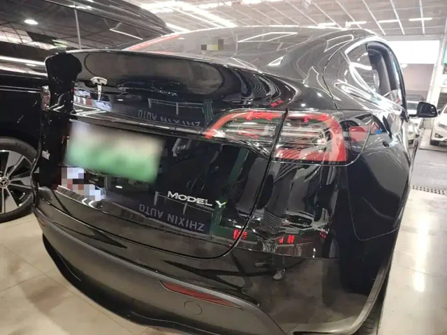 Tesla Model Y — Фото автомобиля 6