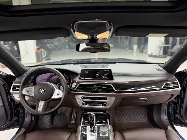 BMW 7 Series — Фото автомобиля 11