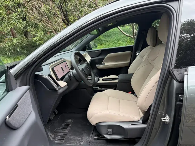 Volvo XC70 Plug-in Hybrid — Фото автомобиля 4