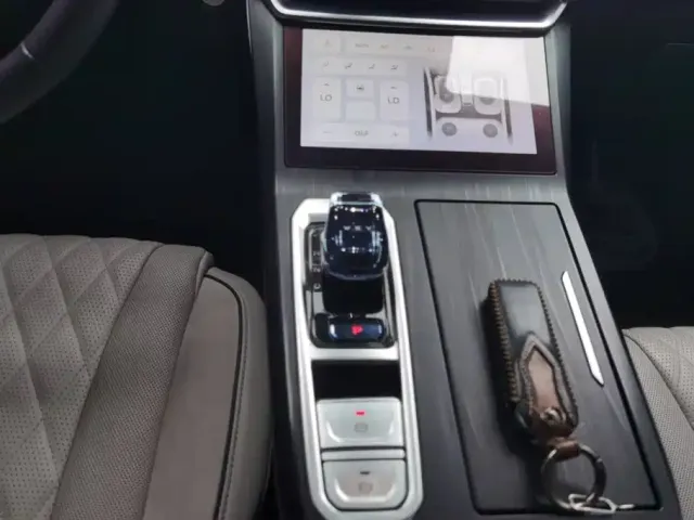 WEY Wey Latte DHT 2022 1.5T DHT Extra Large — Фото автомобиля 16