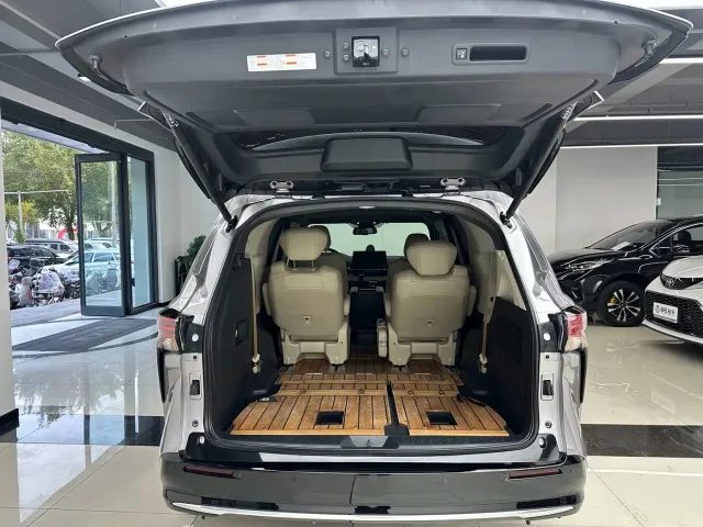 Toyota Sienna — Фото автомобиля 19