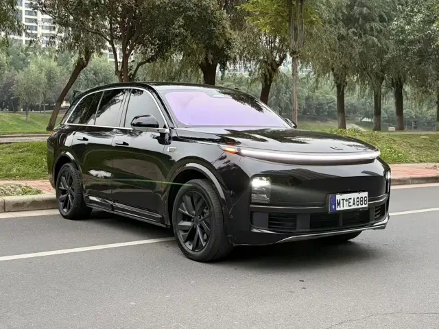 Li Auto L8 — Фото автомобиля 3