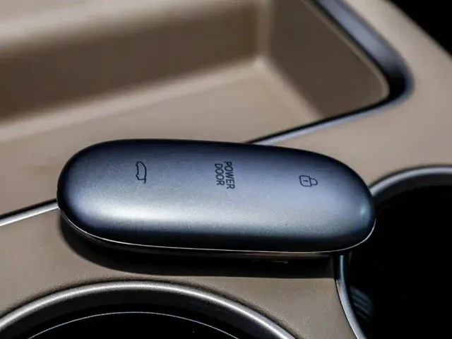 Li Auto MEGA — Фото автомобиля 20