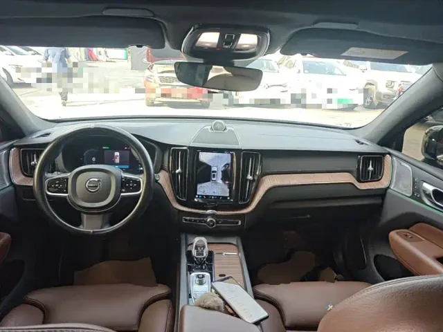 Volvo XC60 — Фото автомобиля 9