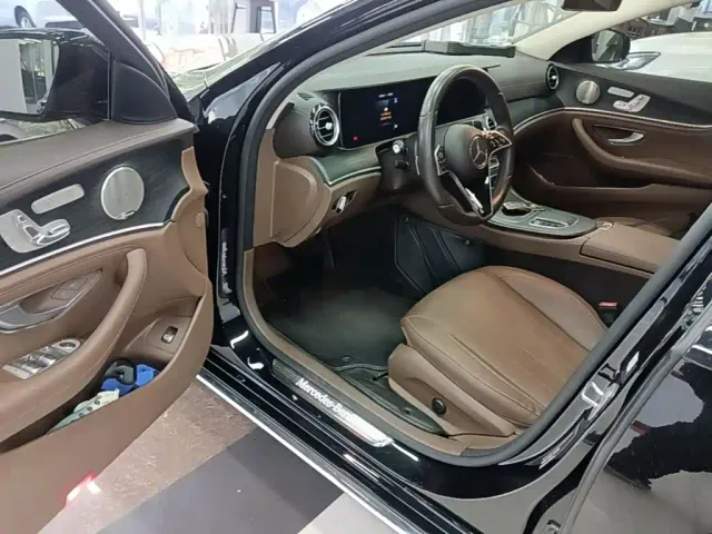 Mercedes-Benz E-Class — Фото автомобиля 15