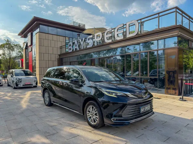 Фотография автомобиля — Toyota Sienna