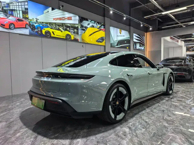 Porsche Taycan — Фото автомобиля 4