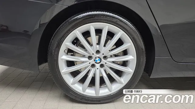 BMW 5 Series G30 — Фото автомобиля 5