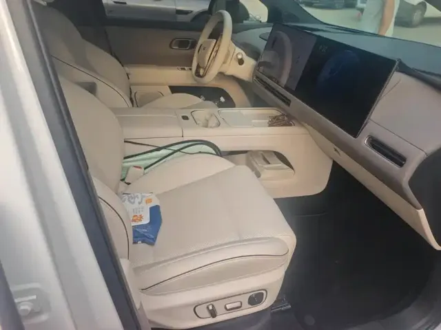 Li Auto Li Auto i6 2025 4WD Base Model — Фото автомобиля 8