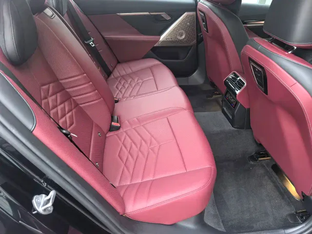 BMW 5 Series — Фото автомобиля 9