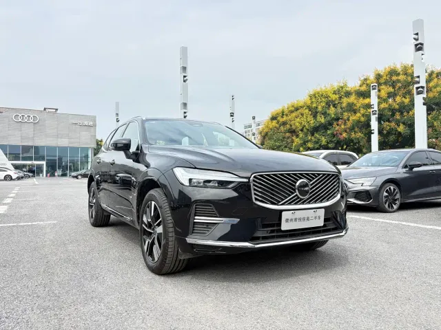 Volvo XC60 — Фото автомобиля 3