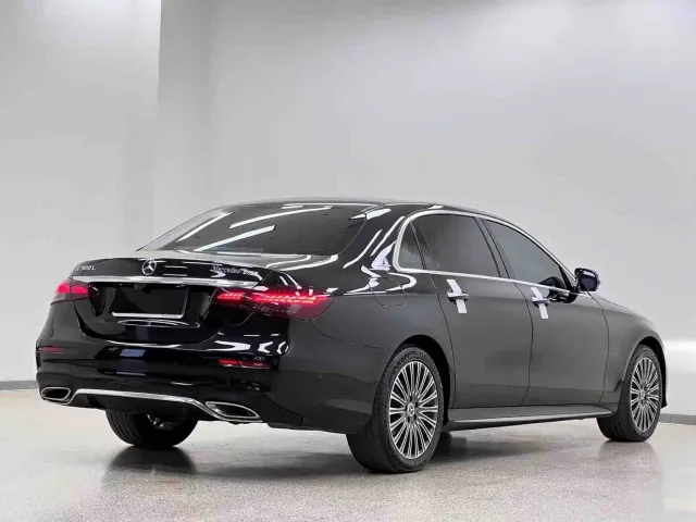 Mercedes-Benz E-Class — Фото автомобиля 7