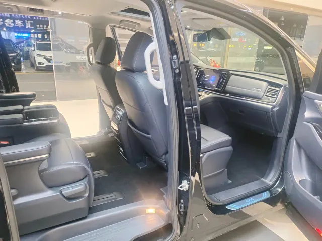 GAC Trumpchi M8 — Фото автомобиля 14