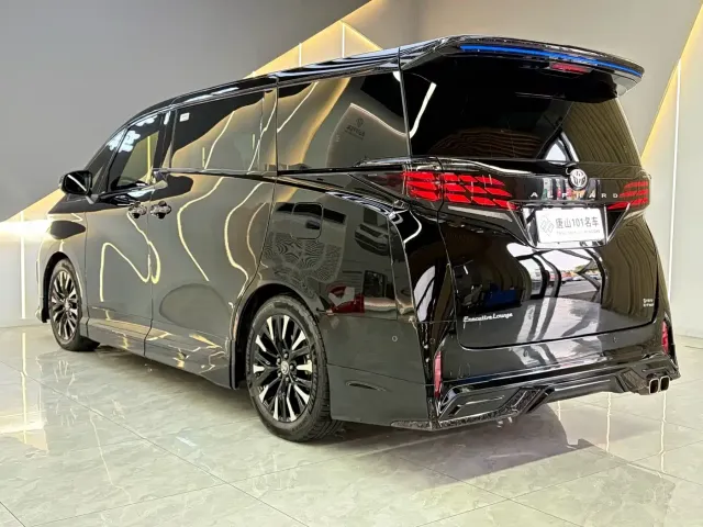 Toyota Alphard — Фото автомобиля 11