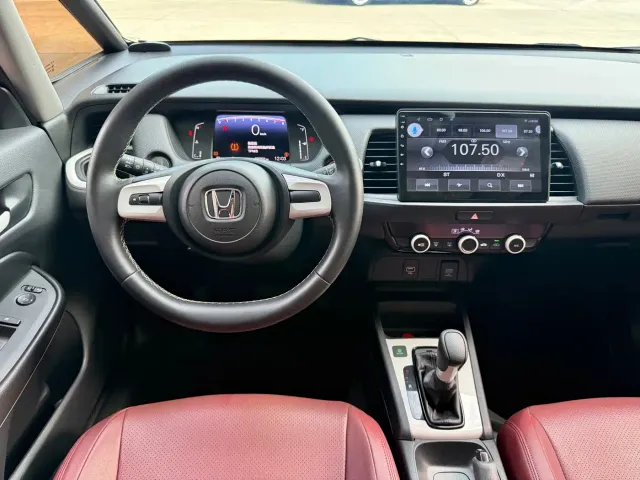 Honda Fit — Фото автомобиля 9