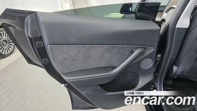 Tesla Model Y — Фото автомобиля 14