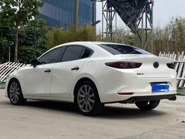 Mazda Axela — Фото автомобиля 7