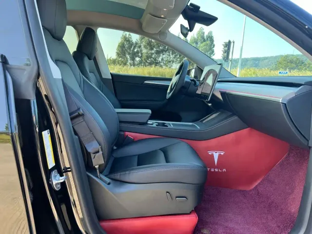 Tesla Model Y — Фото автомобиля 14