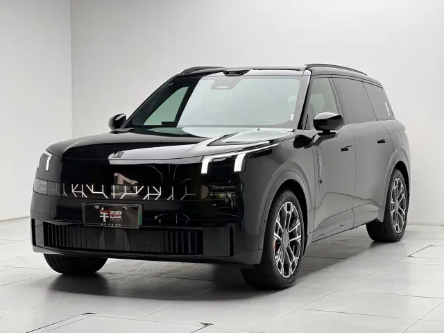 Фотография автомобиля — Lynk & Co 900