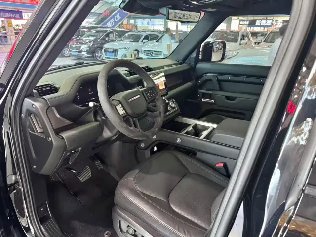 Land Rover Defender — Фото автомобиля 3