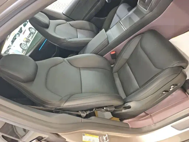 Tesla Model Y L — Фото автомобиля 24
