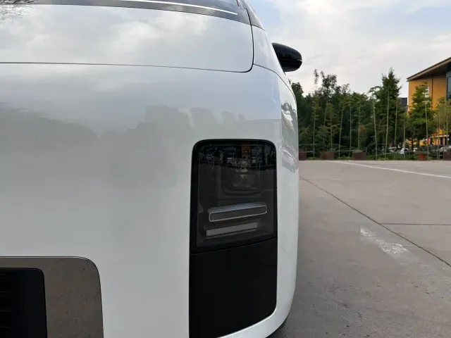 Li Auto MEGA — Фото автомобиля 8