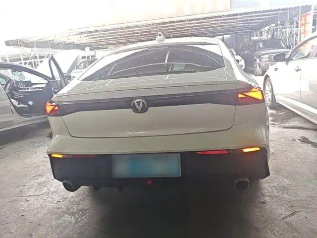 Changan UNI-V — Фото автомобиля 5