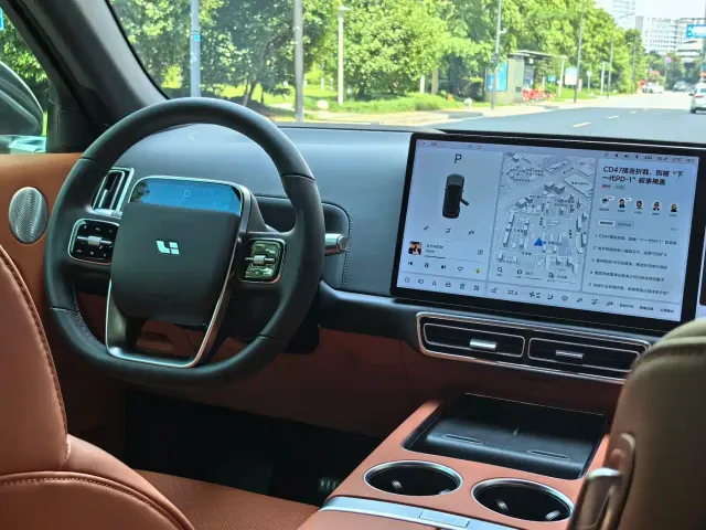 Li Auto L7 — Фото автомобиля 11