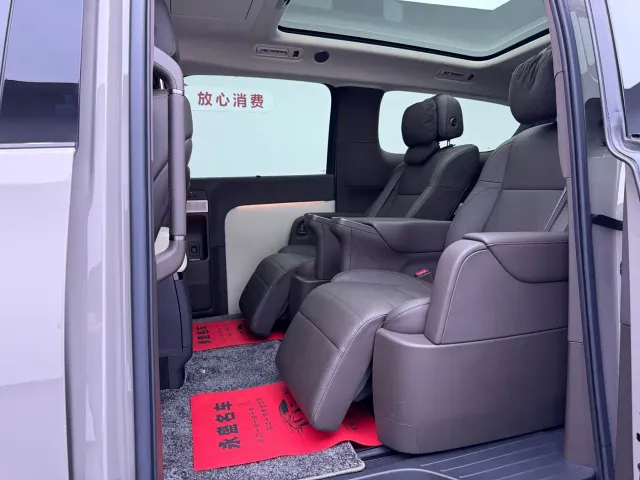 Li Auto MEGA — Фото автомобиля 9